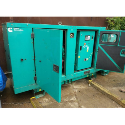 БУ дизельный генератор Cummins c55d5 в кожухе БУ дизельный генератор Cummins c55d5 в кожухе